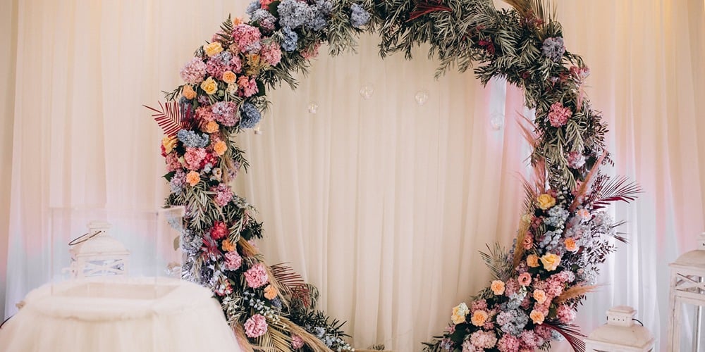 9 Ide Desain Dekorasi Photo Booth Pernikahan Sederhana & Mudah Dibuat